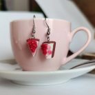 Meggyes sajttorta szelet fülbevaló