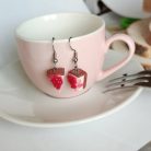 Meggyes sajttorta szelet fülbevaló