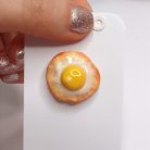 Tükörtojás kitűző