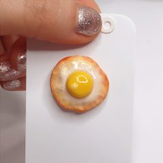 Tükörtojás kitűző