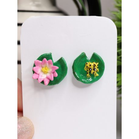 Tavirózsa fülbevaló békával