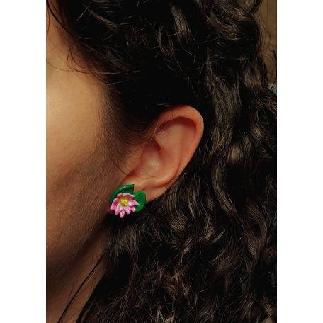 Tavirózsa fülbevaló békával