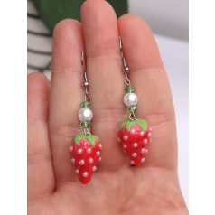 Lógós gyöngyös eper fülbevaló