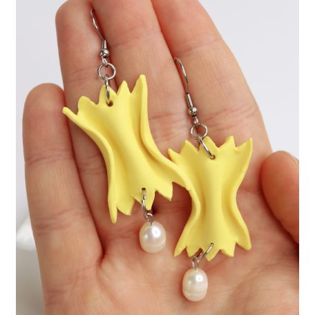 Lógós tészta fülbevaló gyönggyel