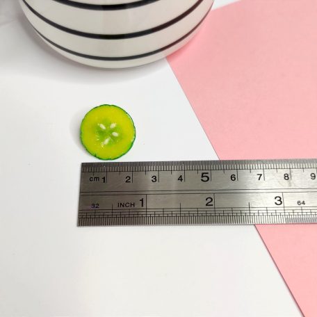 Kígyóuborka kitűző