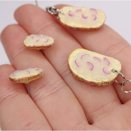 Zsíros kenyér lilahagymával lógós fülbevaló