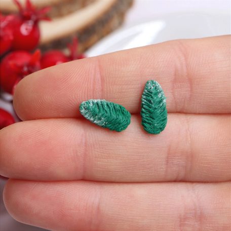 Fenyőág és toboz fülbevaló