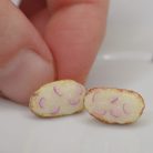 Zsíros kenyér lilahagymával fülbevaló