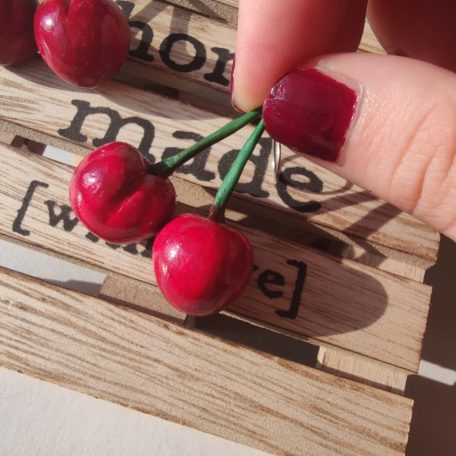 Lógós cseresznye fülbevaló