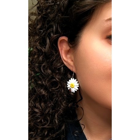 Lógós margaréta fülbevaló katicabogárral