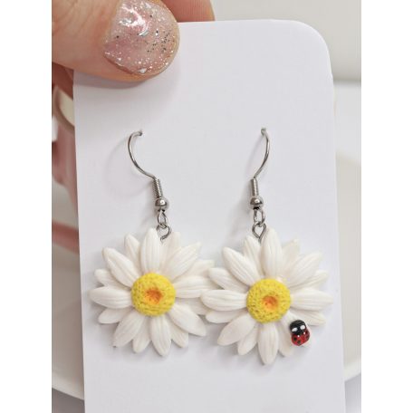 Lógós margaréta fülbevaló katicabogárral