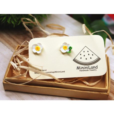 Bedugós fehér virág fülbevaló