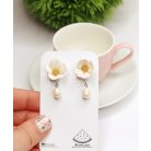 Fehér virág fülbevaló édesvízi gyönggyel