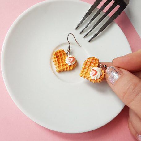 Szív alakú lógós gofri fülbevaló