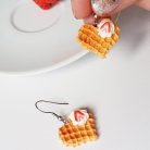 Szív alakú lógós gofri fülbevaló