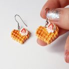 Szív alakú lógós gofri fülbevaló