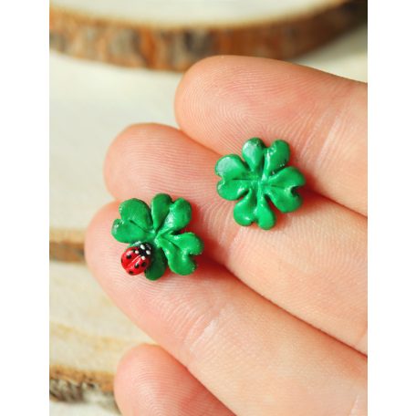 Négylevelű lóhere fülbevaló katicával