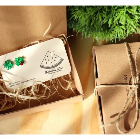 Négylevelű lóhere fülbevaló katicával