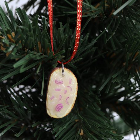 Zsíros kenyér lilahagymával karácsonyfadísz