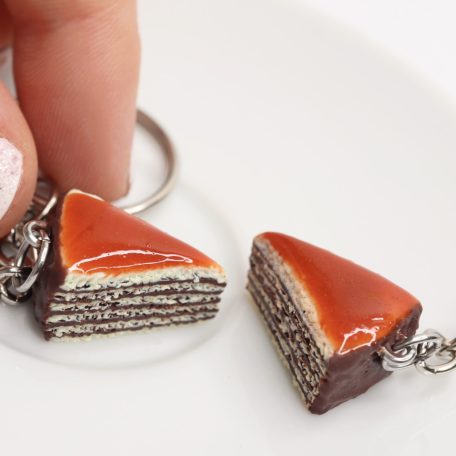 Dobostorta kulcstartó