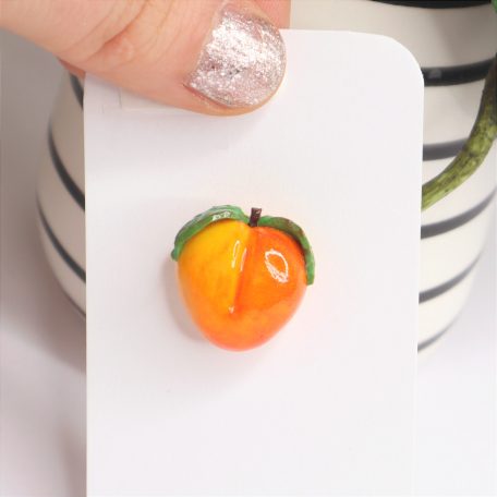 Barack és padlizsán kitűző