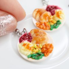 Ebéd tányéron fülbevaló