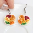 Ebéd tányéron fülbevaló