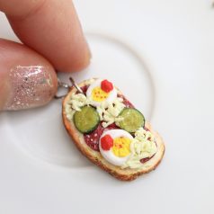 Retro szalámis szendvics karácsonyfadísz