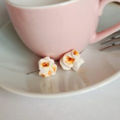 Pattogatott kukorica fülbevaló